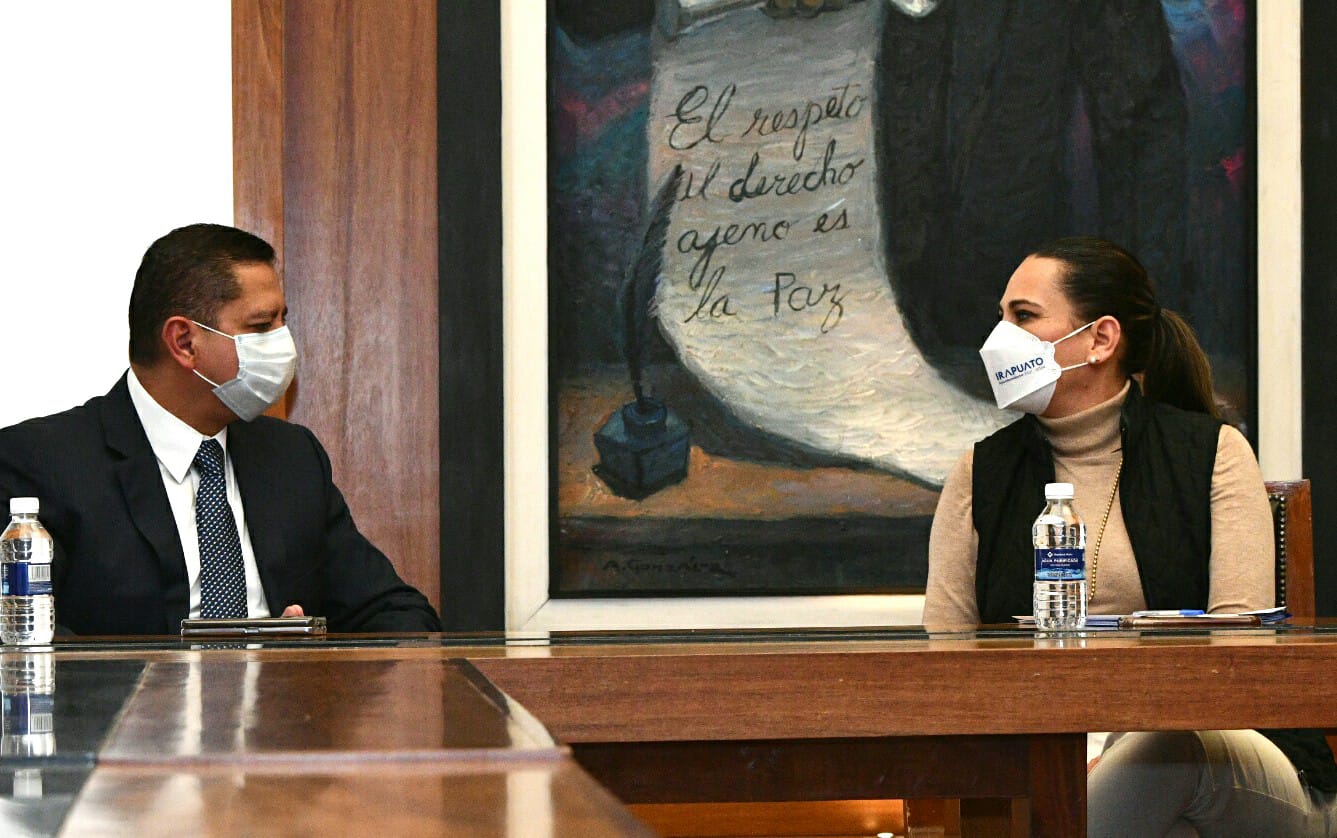 Suman Esfuerzos para Brindar Servicios de Salud (2)[8546]