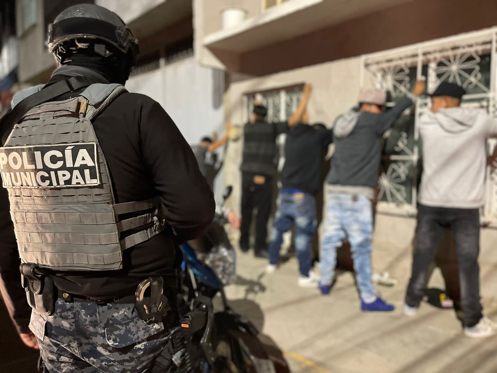 7FFAF154-2EE7-40F8-B818-FA59642F35E0