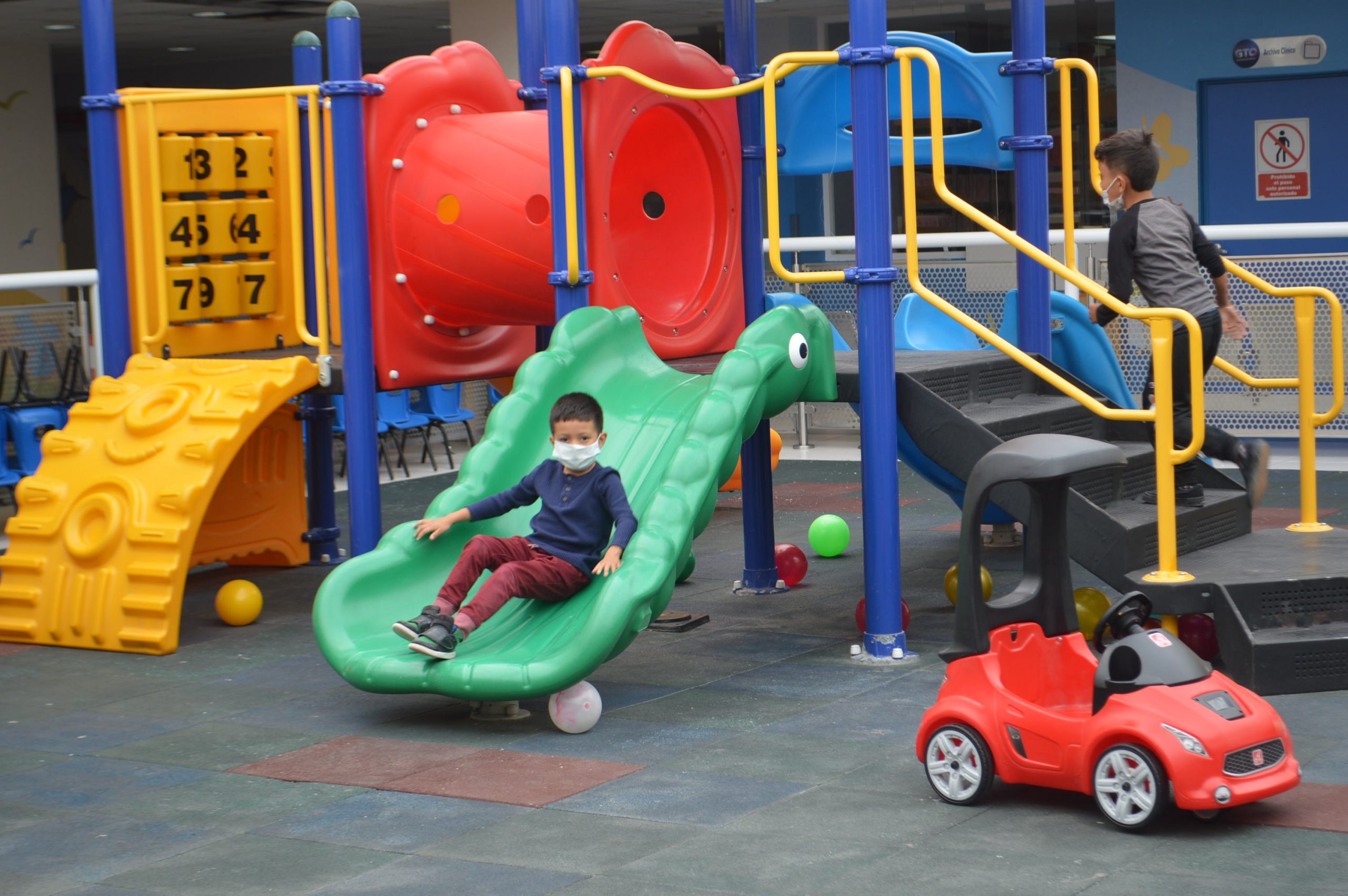 EE98569A-A2C5-4D6B-B0FF-04E742965850