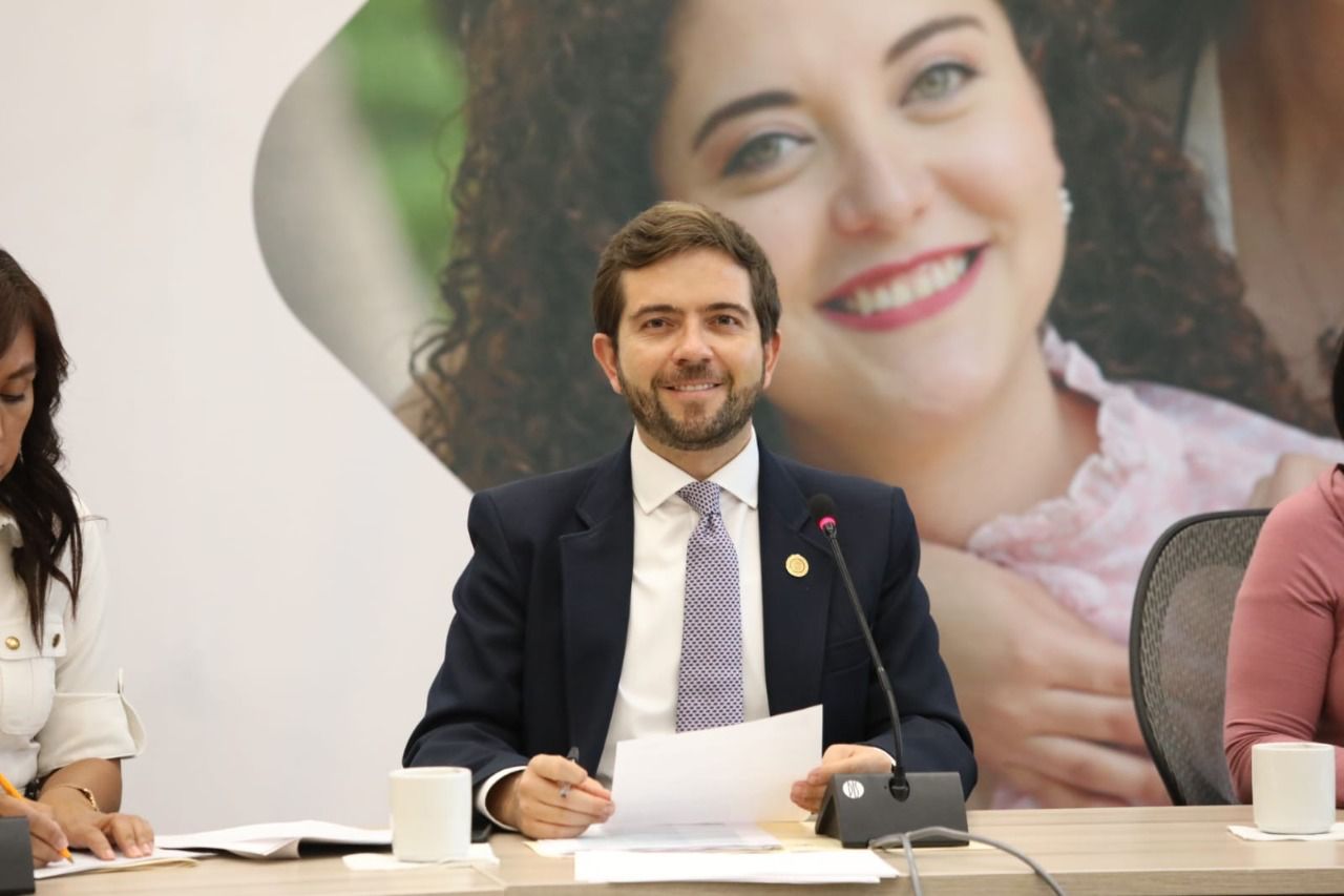 8A3ED77B-DF06-49BE-B54A-1886D4F994EE