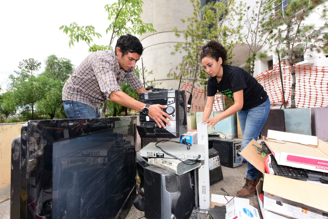 D3237BFA-087C-419F-B0C7-4D7CFECE909F