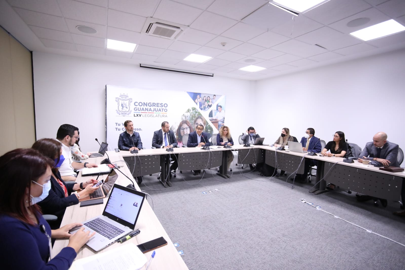 D74F77B5-3B45-4112-9813-06805F6E73BB