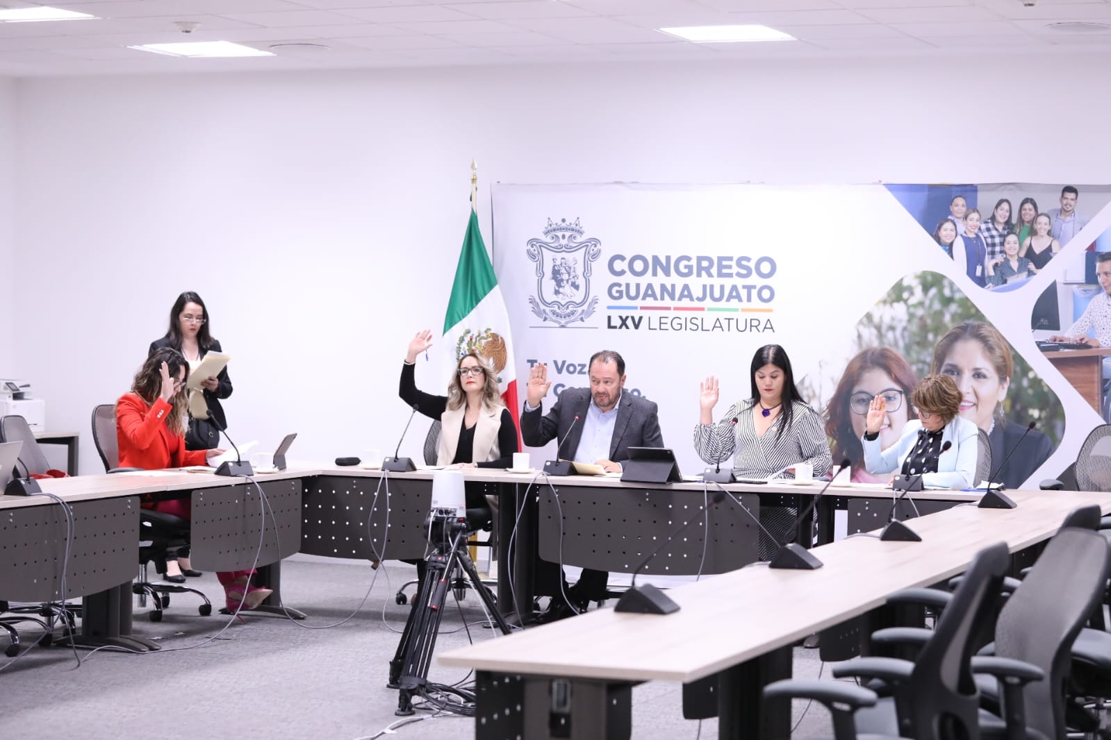 05A81BAE-36EF-422A-9DA2-ABD476A9A48D