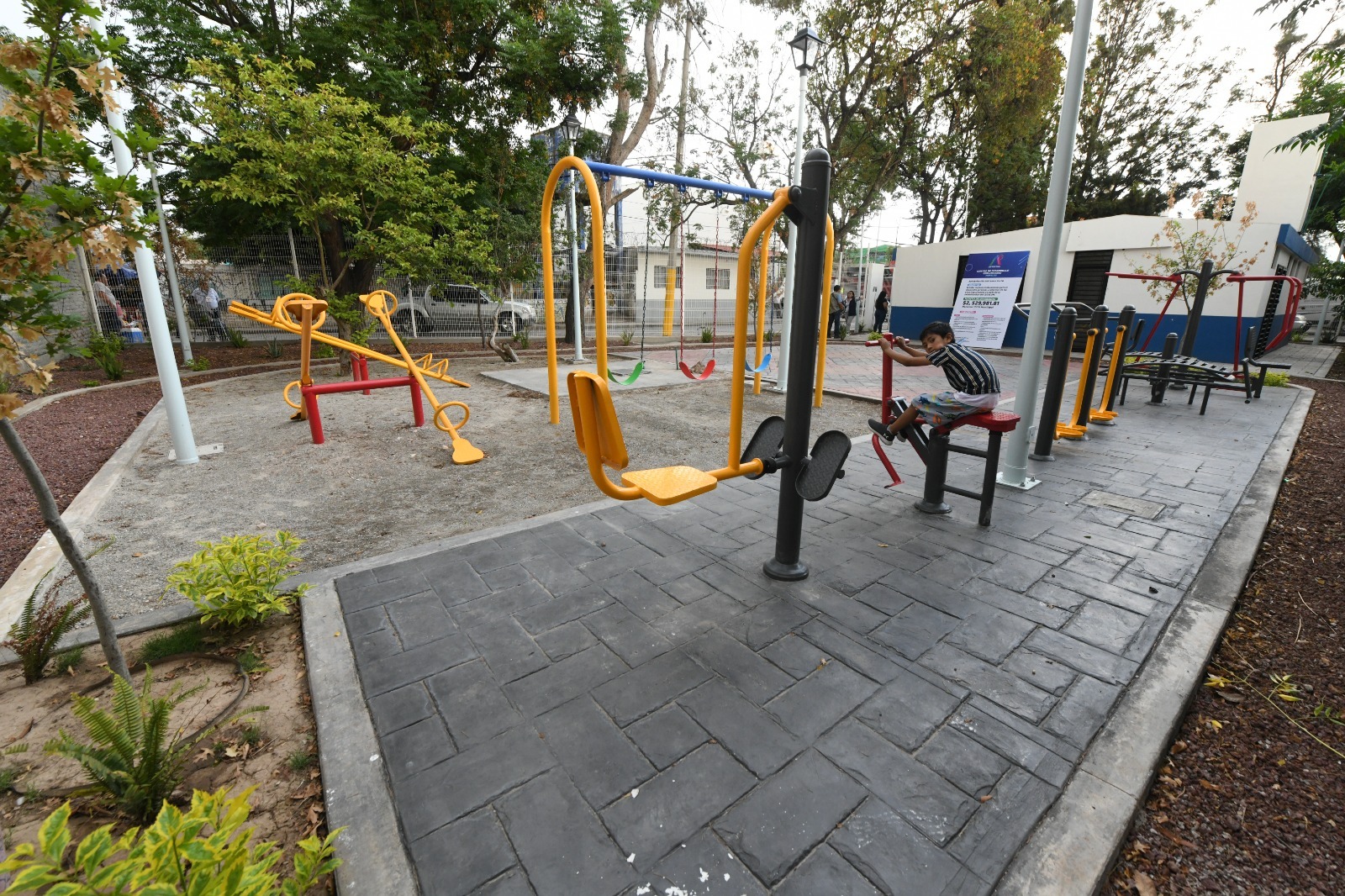 d15e270d-4c26-411c-a563-1ac4ccd896fe