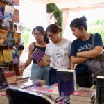 DISFRUTAN IRAPUATENSES DE LA FERIA DEL LIBRO